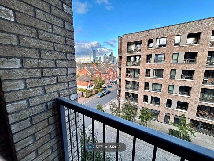 1 Bedroom Flat To Rent In Harbourside Court, London, SE8