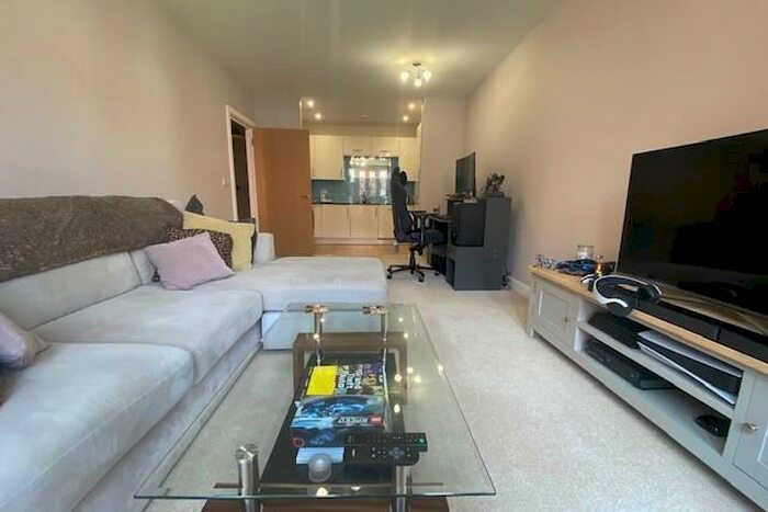 1 Bedroom Flat To Rent In Gresham Park Road, GU22