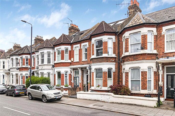 2 Bedroom Apartment For Sale In Elspeth Road, London, SW11