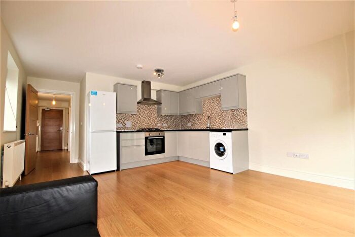 1 Bedroom Apartment To Rent In New Wanstead, London, E11