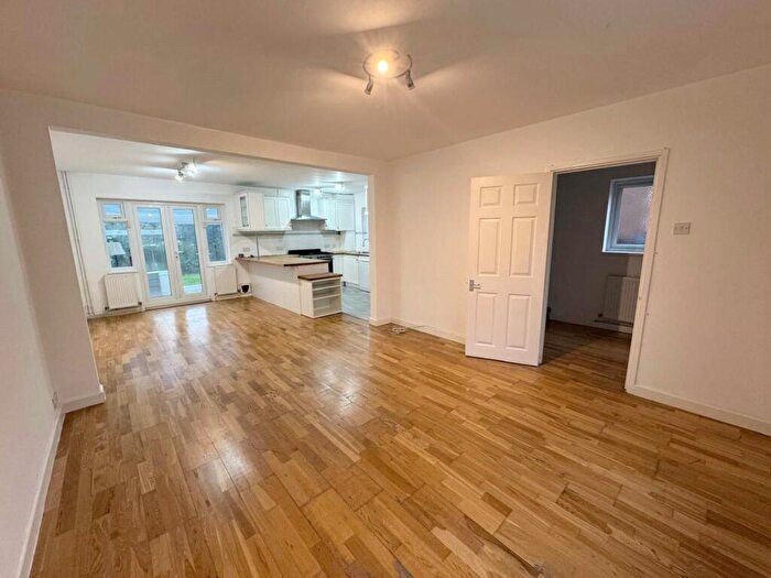 4 Bedroom Semi-Detached House To Rent In Worcester Crescent, Mill Hill, London, NW7