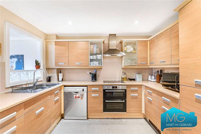 2 Bedroom Flat To Rent In Glebelands Close, North Finchley, London, N12