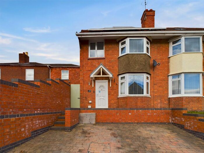 3 Bedroom Semi-Detached House To Rent In Gregorys Mill Street, Worcester, Worcestershire, WR3
