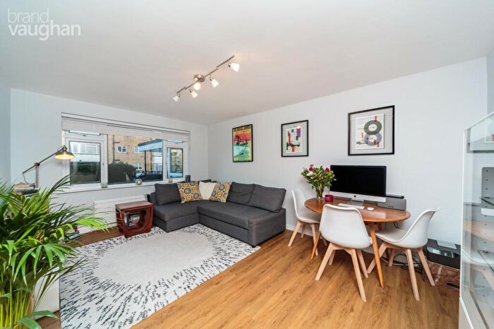 2 Bedroom Flat To Rent In Janeston Court, - Wilbury Crescent, Hove, East Sussex, BN3