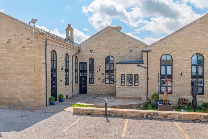 3 Bedroom Mews For Sale In West Lane, Haworth, BD22