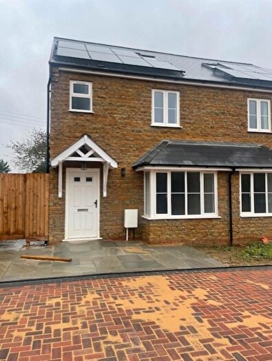 4 Bedroom Semi-Detached House To Rent In Watling Street East, NN12