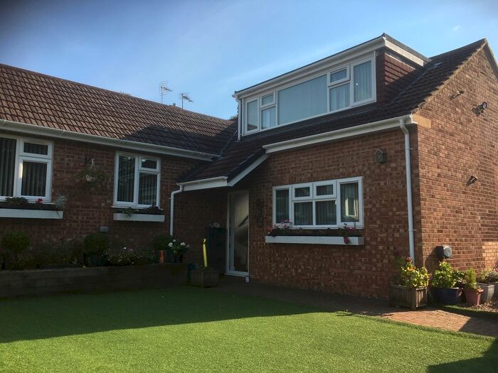 4 Bedroom Bungalow To Rent In The Crescent, Chapel Hill, Eythorne, Dover, CT15