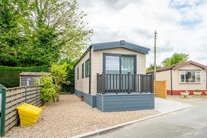 1 Bedroom Mobile/park Home For Sale In Cundall Drive, Acaster Malbis, York, YO23
