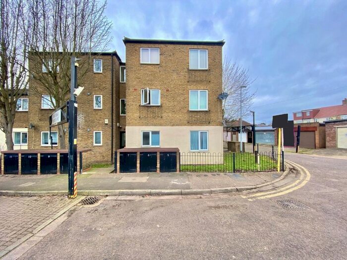 1 Bedroom Flat To Rent In Copthorne Mews, Hayes, UB3