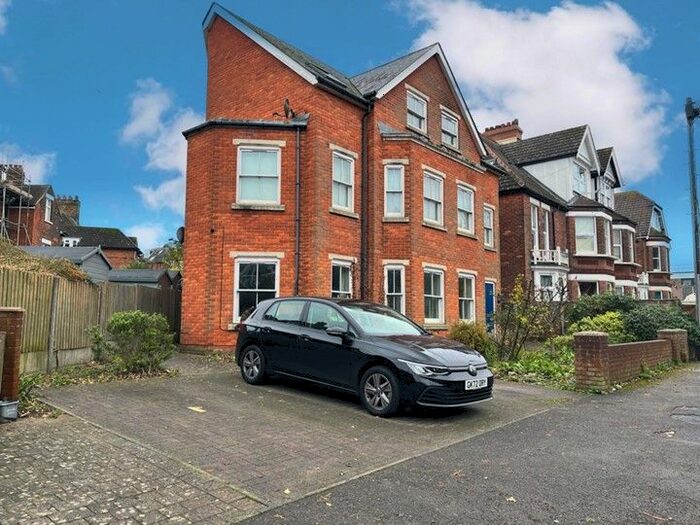 2 Bedroom Flat To Rent In Kingsnorth Gardens, Folkestone, CT20