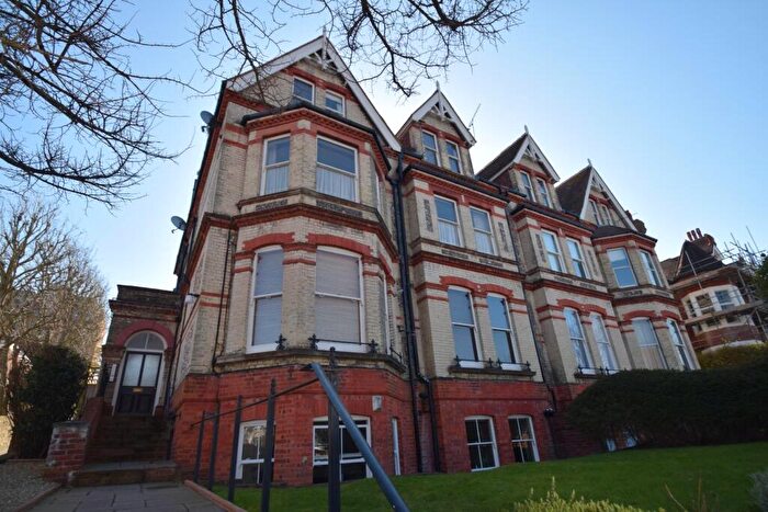 2 Bedroom Flat To Rent In Silverdale Road, Eastbourne, BN20