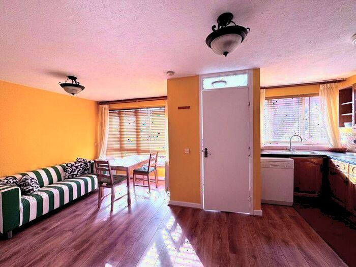 4 Bedroom Apartment To Rent In Morrison Court, - Manor Road, EN5