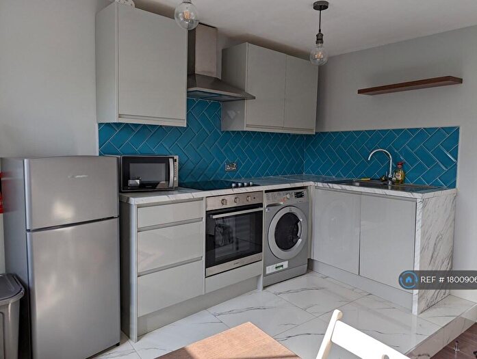 2 Bedroom Flat To Rent In Kingsland Road, London, E2