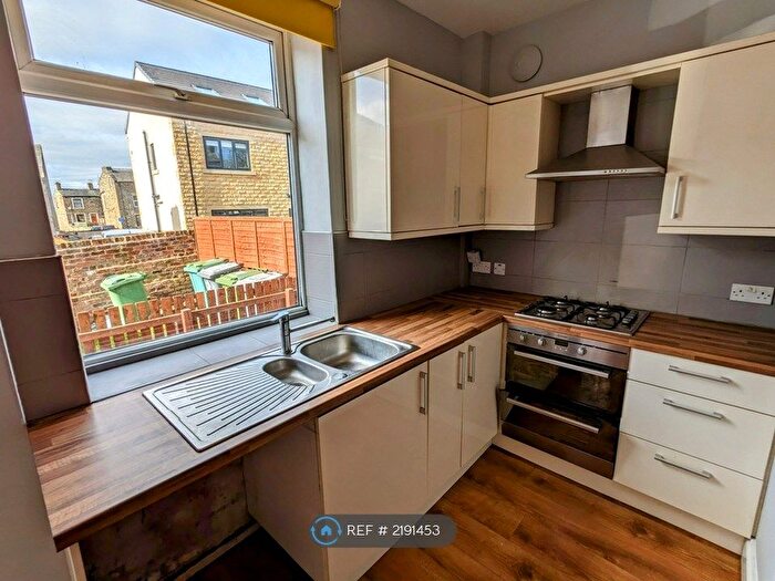 2 Bedroom End Of Terrace House To Rent In Allen Croft, Birkenshaw, Bradford, BD11