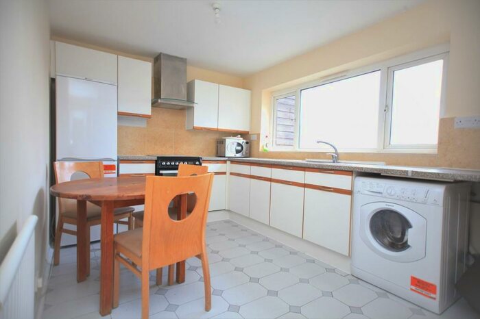 2 Bedroom Apartment To Rent In Sunningfields Road, Hendon, NW4