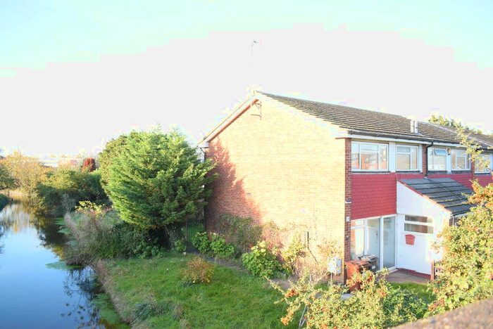 3 Bedroom End Of Terrace House To Rent In Stourton Avenue, Hanworth, Middlesex, TW13