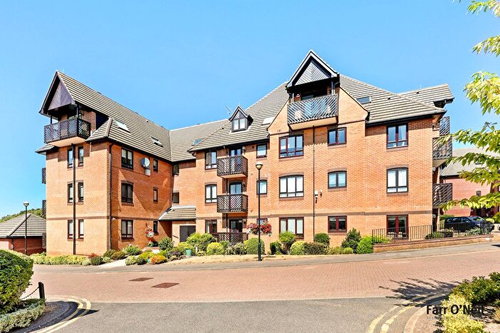 1 Bedroom Flat For Sale In Epping New Road, Buckhurst Hill, IG9