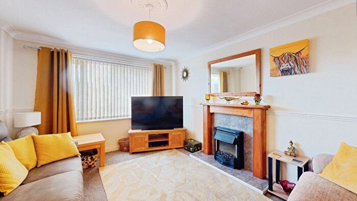 3 Bedroom Semi-detached House For Sale In Rumplecroft, Otley, LS21