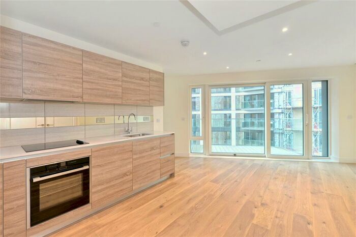 Flat To Rent In Hampton Apartments, Duke Of Wellington Avenue, SE18