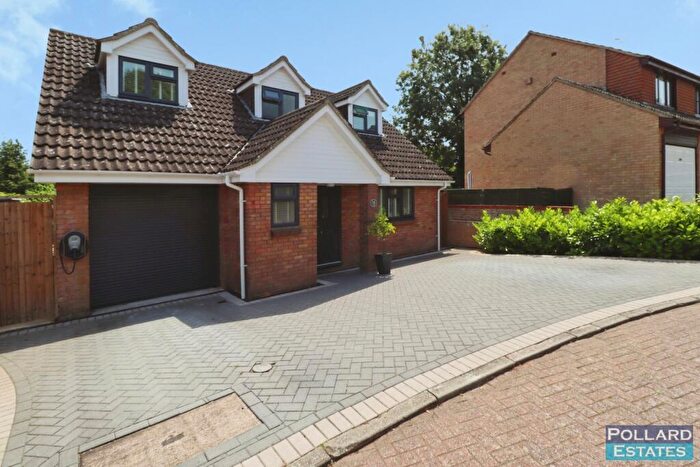 4 Bedroom Detached House For Sale In Camellia Close, Rainham, ME8
