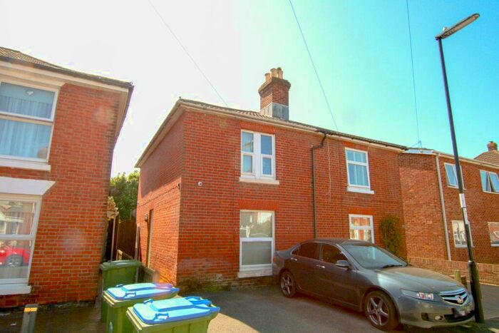 3 Bedroom Semi Detached House For Sale In Clarendon Road, Southampton, SO16
