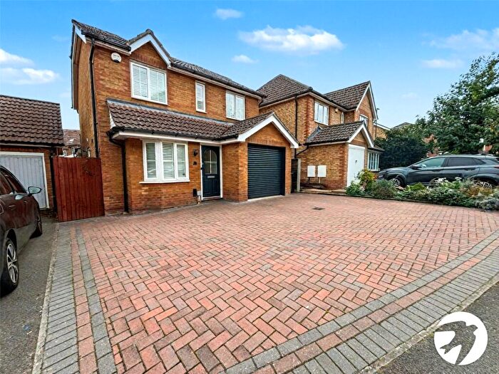 3 Bedroom Detached House To Rent In Bascombe Grove, Crayford, Dartford, DA1