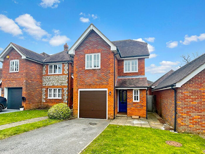 3 Bedroom End Of Terrace House To Rent In Oakfield Close, Amersham, HP6