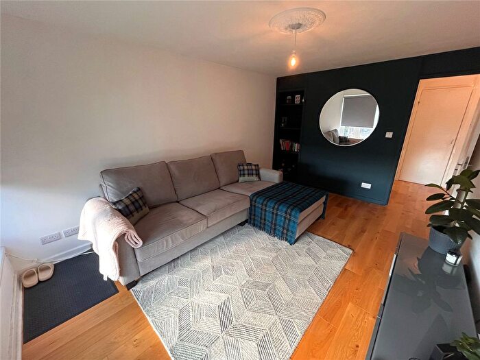 1 Bedroom Flat To Rent In Manor Road, Barnet, EN5