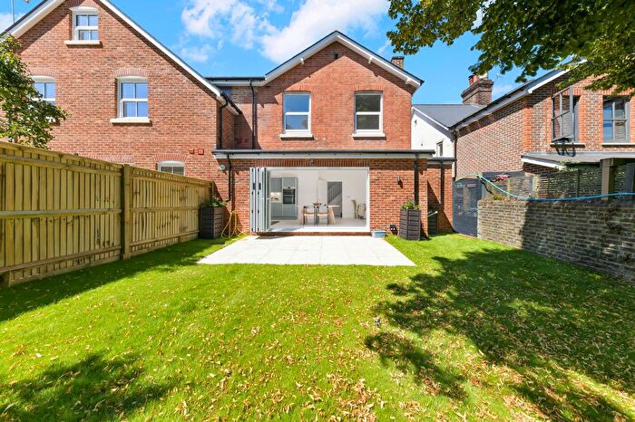 3 Bedroom End Of Terrace House For Sale In Shrewsbury Road, Redhill, RH1