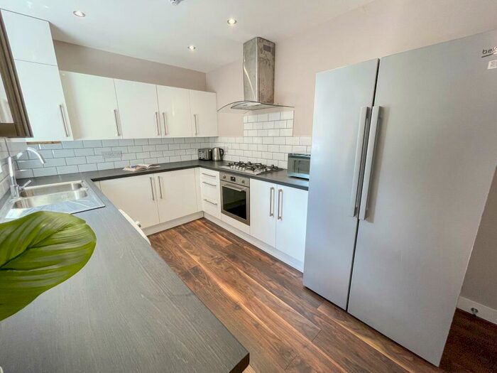 5 Bedroom House To Rent In Ingrow Road, L6