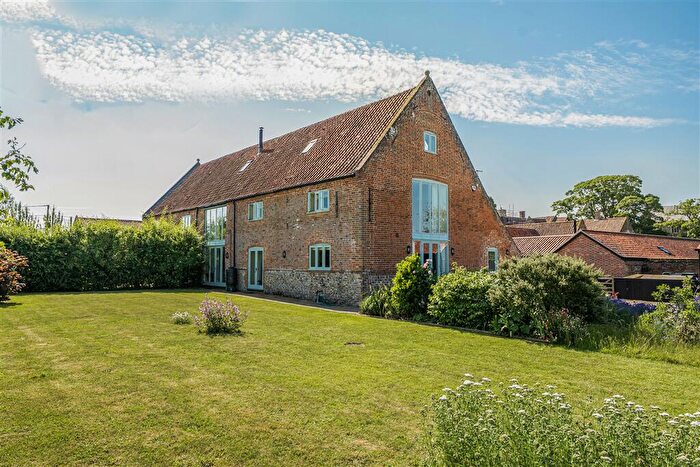 4 Bedroom Barn Conversion For Sale In School Road, Worstead, NR28