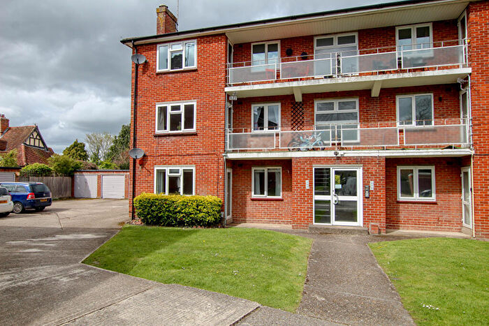 2 Bedroom Flat To Rent In Wentworth Court, Stroud Green, Newbury, RG14