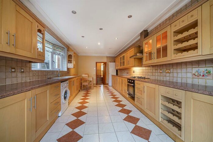 3 Bedroom Terraced House To Rent In Harpenden Road, West Norwood, SE27