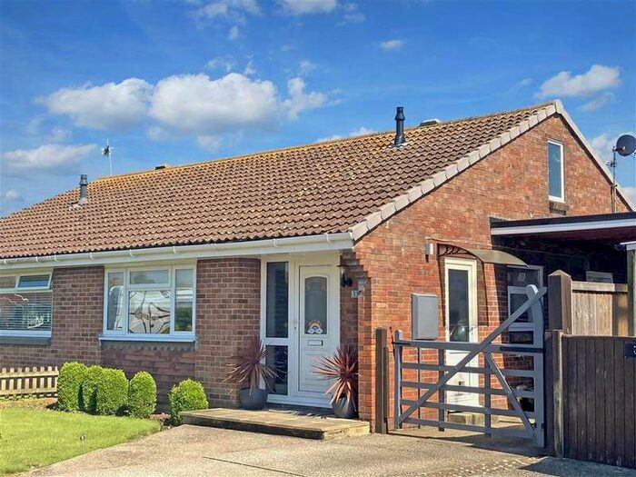 Houses for sale & to rent in TN29 0XF, Beechwood Close, Dymchurch And