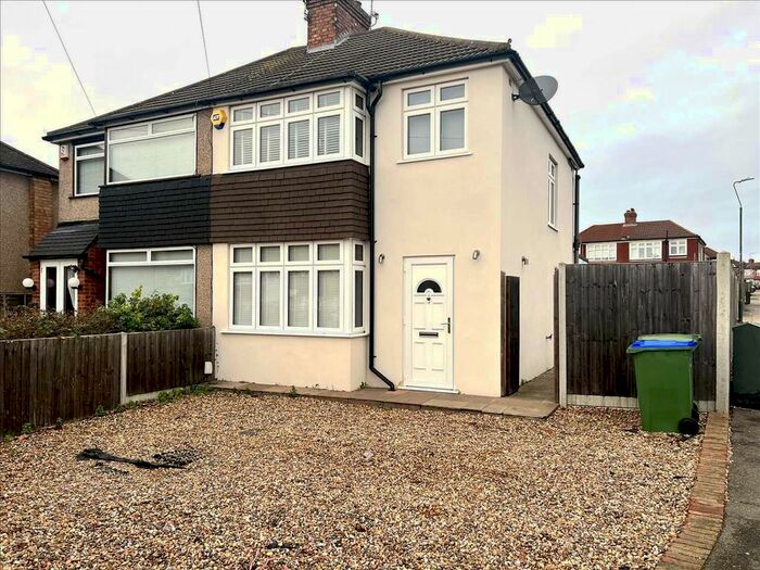 3 Bedroom Property To Rent In Clovelly Road, Bexleyheath, DA7