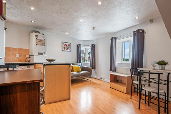 2 Bedroom Flat To Rent In Woodsley Road, Leeds, LS3