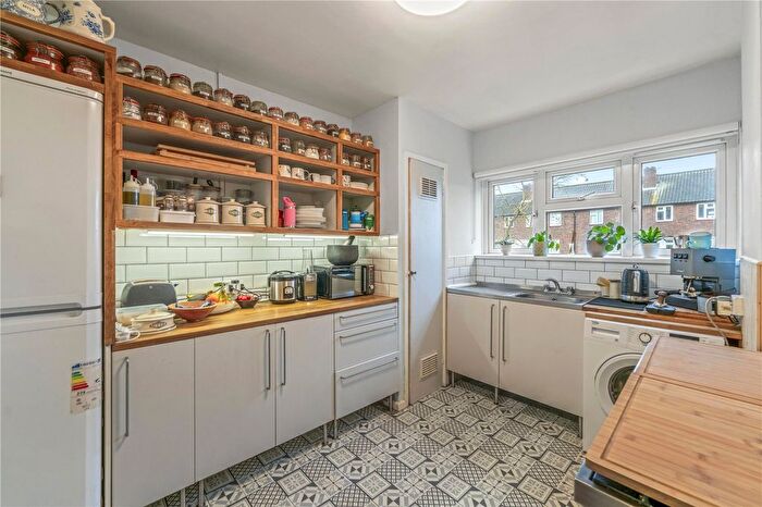 2 Bedroom Flat For Sale In Haggard Road, Twickenham, TW1