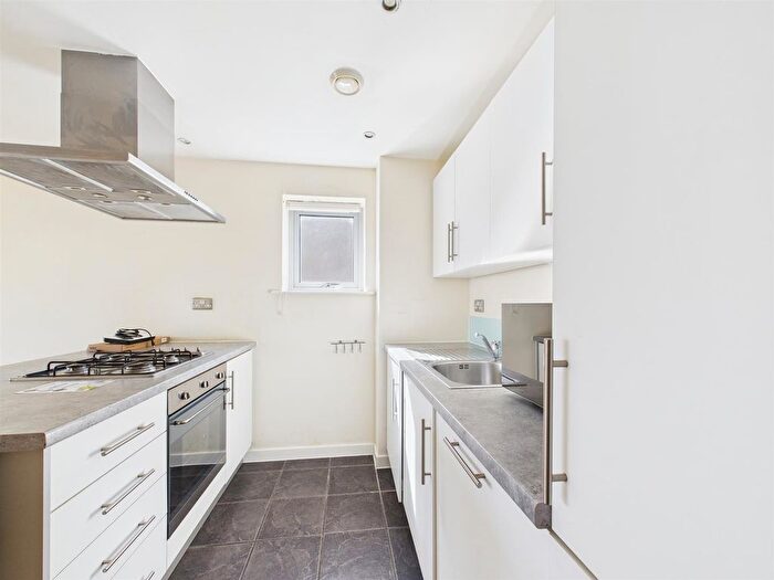 2 Bedroom Flat For Sale In Ducaine Apartments, Merchant Street, Bow, E3