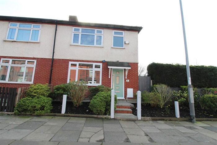 3 Bedroom End Of Terrace House For Sale In Mason Street, Horwich, Bolton, BL6