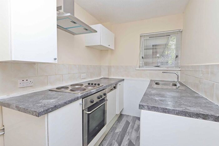 1 Bedroom Flat For Sale In Ryeland Close, Yiewsley, West Drayton, UB7