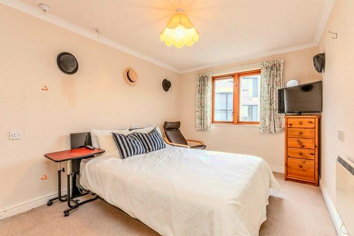 1 Bedroom Apartment For Sale In The Fosseway, Bristol, BS8