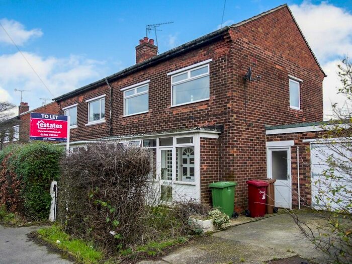 3 Bedroom Semi-Detached House To Rent In Crowland Avenue, Scunthorpe, DN16