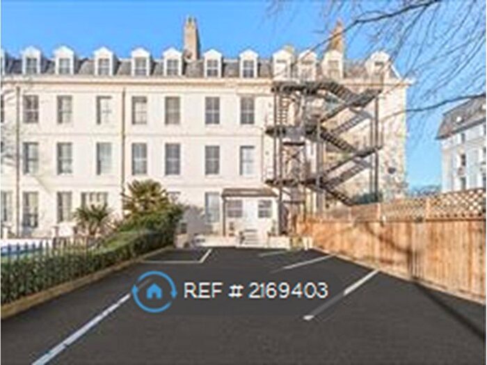2 Bedroom Flat To Rent In Montpellier Court, Scarborough, YO11