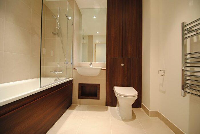 2 Bedroom Flat For Sale In Rossetti Apartments, Saffron Central Square, Croydon, CR0