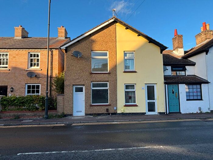 2 Bedroom End Of Terrace House To Rent In Church Street, Biggleswade, SG18