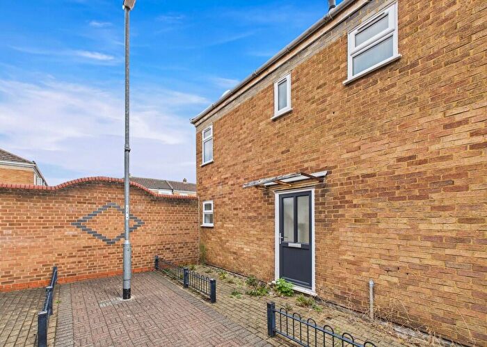 3 Bedroom End Of Terrace House To Rent In Lucas Court, Huntingdon, PE29