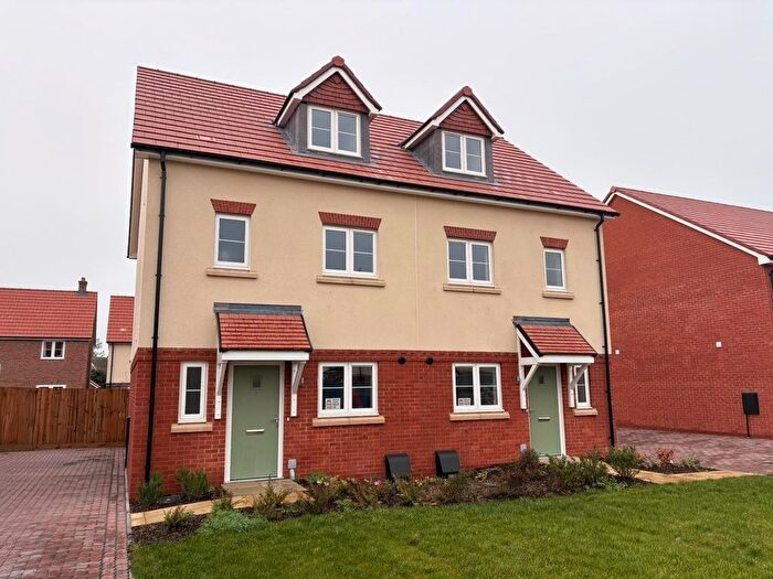 3 Bedroom Semi Detached House For Sale In Buckenham Road, Attleborough, NR17