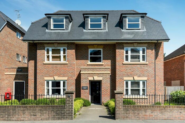 2 Bedroom Flat To Rent In Sydney Road, Haywards Heath, RH16