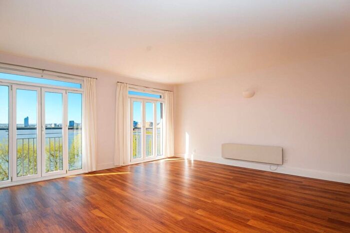 2 Bedroom Flat To Rent In Dundee Wharf, Canary Wharf, London, E14
