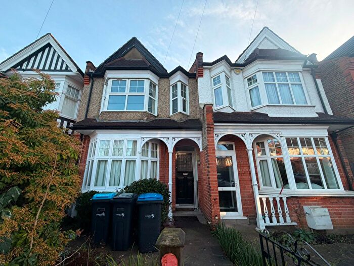 1 Bedroom Flat To Rent In New River Crescent, N13